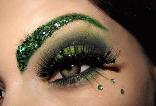 Как клеить стразы на нарощенные ресницы. Стразы на ресницах 02