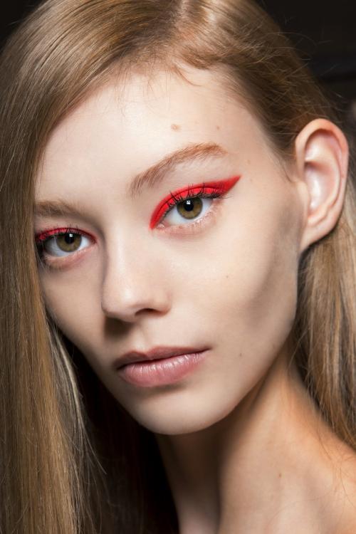 Виды макияжа 2019. Модный макияж 2019: широкие стрелки