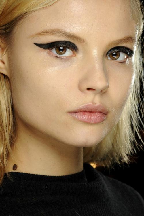 Виды макияжа 2019. Модный макияж 2019: широкие стрелки