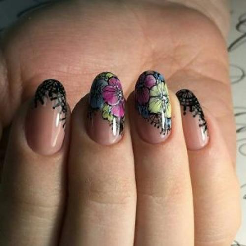 Белый френч на розовом фоне миндаль. Френч на ногтях миндалевидной формы с традиционным расположение «улыбки» (фото)