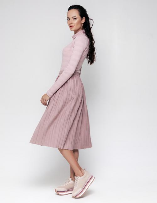 Юбка на осень с кроссовками. Юбка плиссе с кроссовками: модные луки 2020