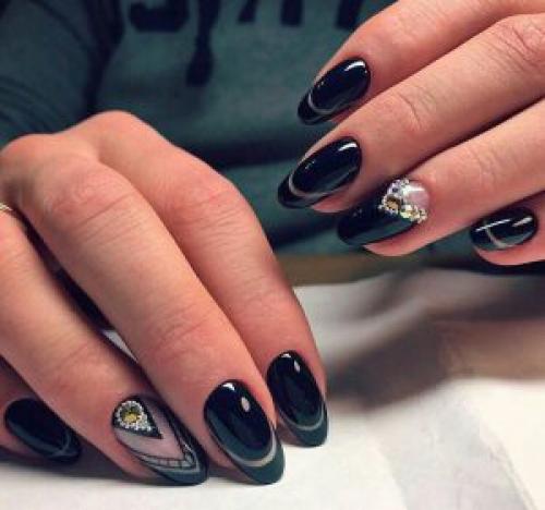 Белый френч на розовом фоне миндаль. Френч на ногтях миндалевидной формы с традиционным расположение «улыбки» (фото)