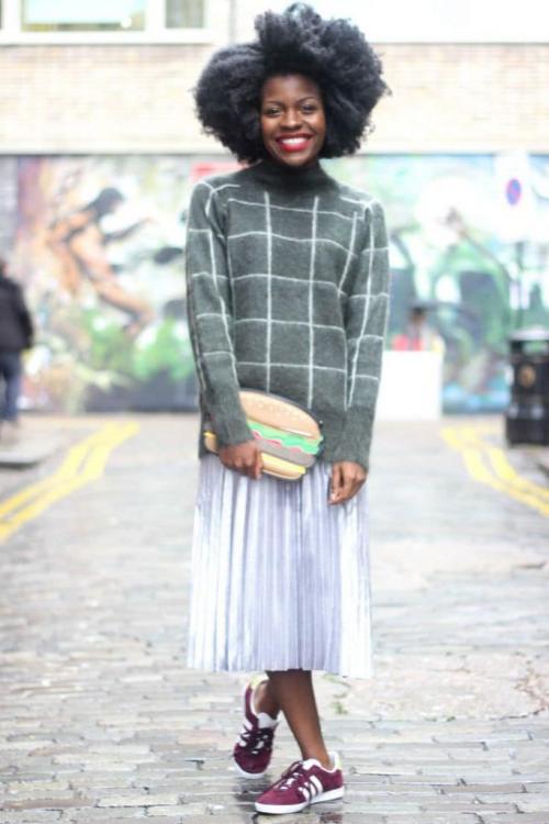 Юбка на осень с кроссовками. Юбка плиссе с кроссовками: модные луки 2020