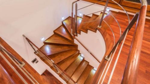 Лак для ступеней лестницы, какой выбрать. Лак для лестниц деревянных: обзор выпускаемых составов, советы по обработке поверхности