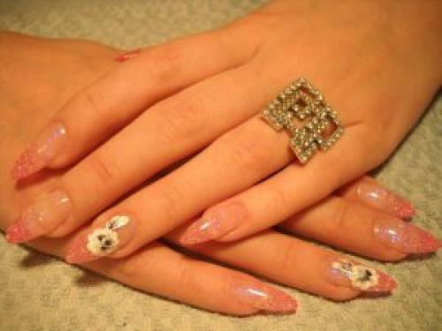 Белый френч на розовом фоне миндаль. Френч на ногтях миндалевидной формы с традиционным расположение «улыбки» (фото)