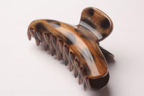 Красиво заколоть волосы средней длины. Прически с невидимками: как красиво заколоть волосы средней длины, заколки на длинных волосах