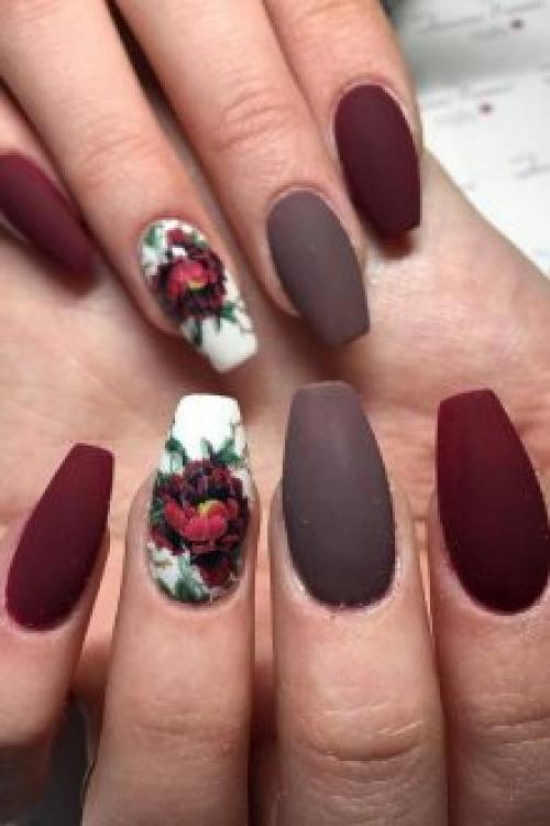 Темно вишневый лак. Особенности стильного оформления вишневого маникюра