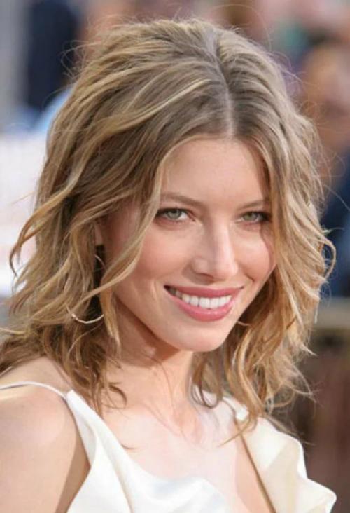 Прическа и укладка на каре. Прически на стрижку каре в домашних условиях: идеи