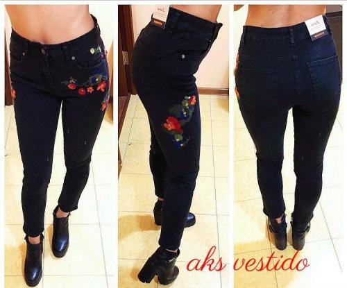 С чем носить светлые джинсы с высокой талией. Красивые модели джинсов с высокой талией и подбор образов, кому идут и с чем носить такие луки