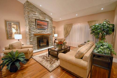 Цвет слоновой кости маникюр. Нюдовый маникюр с применением лака оттенка слоновой кости 19