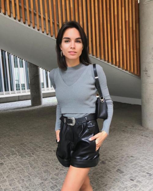 Красивые кофточки для женщин. Модные тенденции на свитерах и кофтах