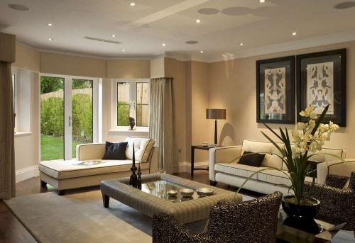 Цвет слоновой кости маникюр. Нюдовый маникюр с применением лака оттенка слоновой кости 15