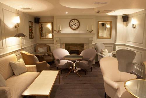 Цвет слоновой кости маникюр. Нюдовый маникюр с применением лака оттенка слоновой кости 09