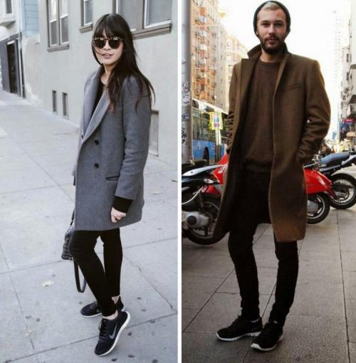 Серое пальто с белыми кроссовками. Гармоничные цветовые сочетания