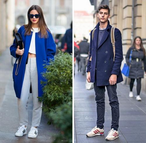 Серое пальто с белыми кроссовками. Гармоничные цветовые сочетания