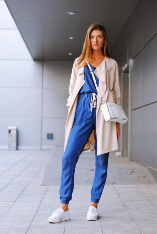 С чем носить кроссовки женщинам з. С чем можно носить кроссовки женщинам 40+ и выглядеть при этом стильно