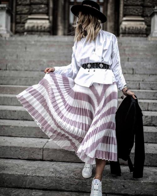 С чем носить кроссовки женщинам з. С чем можно носить кроссовки женщинам 40+ и выглядеть при этом стильно