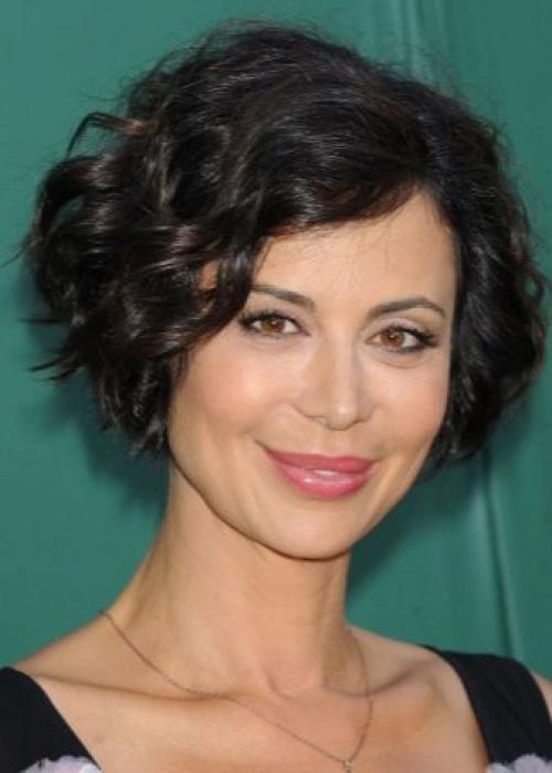 Короткие стрижки 2019 для вьющихся волос. Смелые и креативные короткие стрижки для вьющихся волос 2020-2021 года 16 Короткие стрижки 2019 для вьющихся волос. Смелые и креативные короткие стрижки для вьющихся волос 2020-2021 года 16