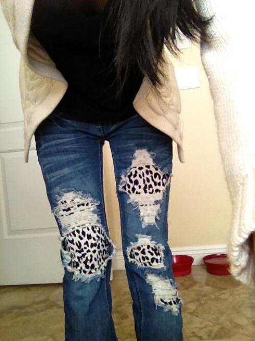 Дырявые джинсы с колготками. Надевают ли колготки под дырявые джинсы?