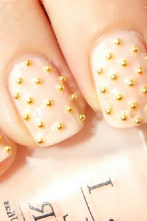 Стразы с бульонками на ногтях. Бульонки для ногтей: как использовать дизайн