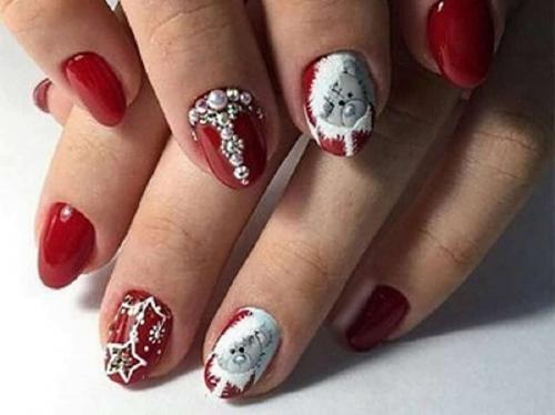 Стразы с бульонками на ногтях на черном. Модные дизайны ногтей с бульонками