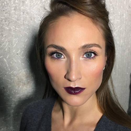 Макияж темная помада. Темная помада для брюнеток: макияж и образы