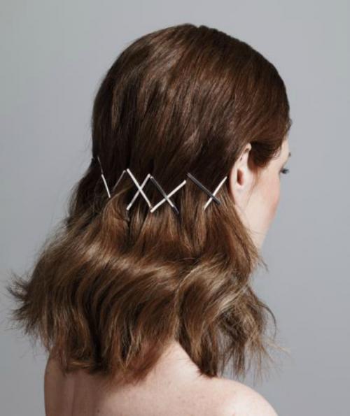 Как заколоть волосы невидимками сбоку. Просто, но эффектно: 11 причёсок с заколками-невидимками