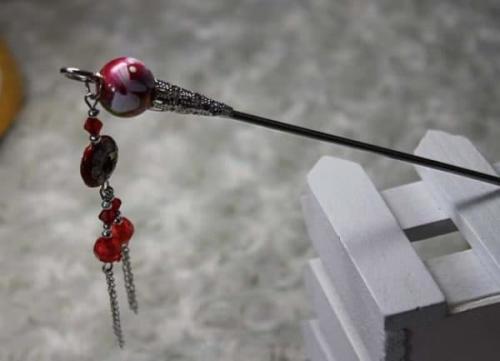 Как заколоть волосы зажимом. Виды заколок для волос