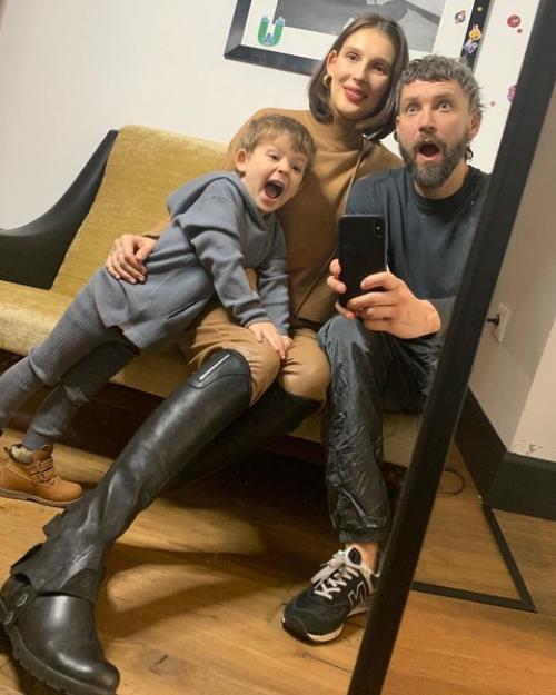 Ольга пилевская. Артист поделился приятной новостью — он стал отцом в шестой раз. Избранница подарила ему очаровательную малышку, которую назвали Теей. Сейчас звездная семья получает поздравления от друзей и поклонников.