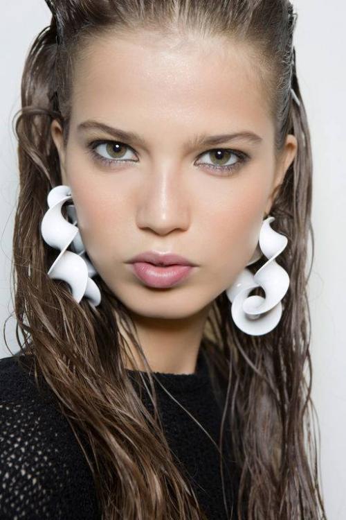 Нравятся ли мужчинам румяна. «Не надо прятать губы под помадой!»: что думают мужчины о макияже?