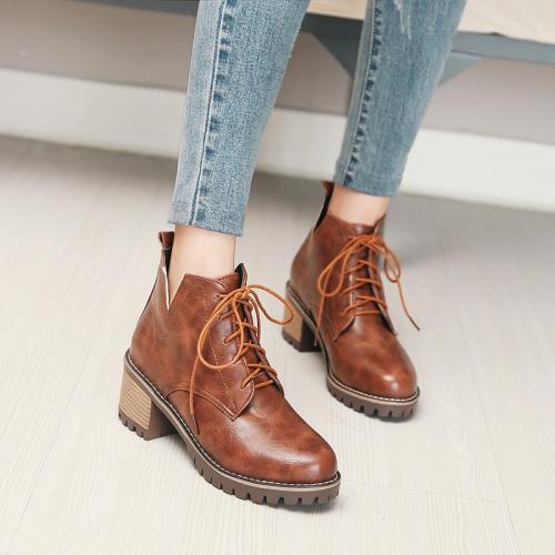 Пальто с ботинками на шнуровке. Популярные модели