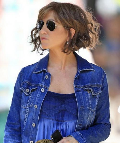 Короткие стрижки для вьющихся волос 2019. Модные прически средних кудрявых волос 2019 14