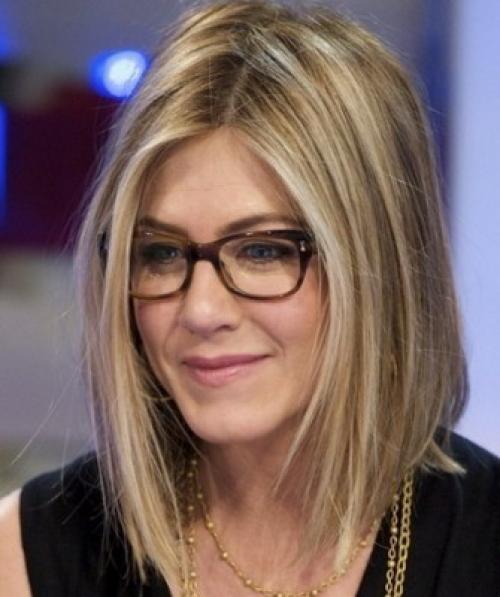 Короткие стрижки для вьющихся волос 2019. Модные прически средних кудрявых волос 2019 11