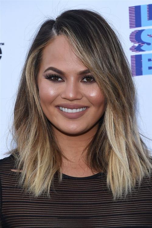 Корни светлые, а волосы темные. Знаменитости со светлыми волосами и темными корнями