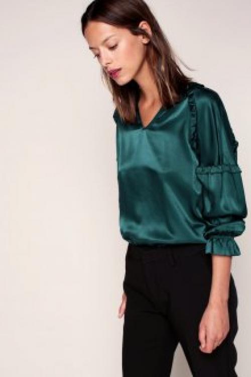 Зеленая юбка и красная блузка. Зеленая блузка — ярко и стильно