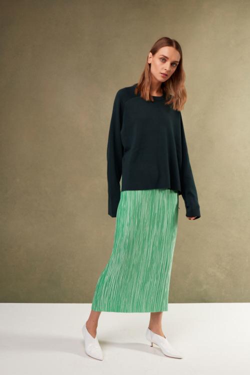 С чем носить юбку изумрудную. Изумрудный с другими цветами в одежде Предлагаем к вашему обозрению самые актуальные и модные в нынешнем сезоне комбинации: 25 С чем носить юбку изумрудную. Изумрудный с другими цветами в одежде Предлагаем к вашему обозрению самые актуальные и модные в нынешнем сезоне комбинации: 25