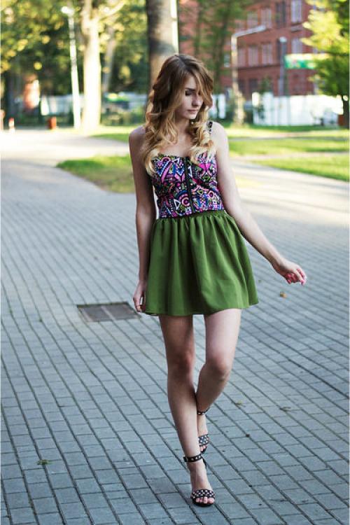 С чем носить салатовую юбку. Зеленая юбка – модный тренд (более 30 фото стильных образов)