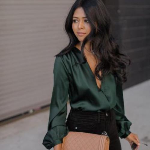 Зеленая юбка и красная блузка. Зеленая блузка — ярко и стильно