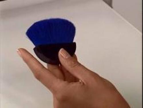 Какие преимущества имеет аппликатор для помады и блеска по сравнению с пальцами или губкой. 2014 - 02:09 , admin . 6223 0