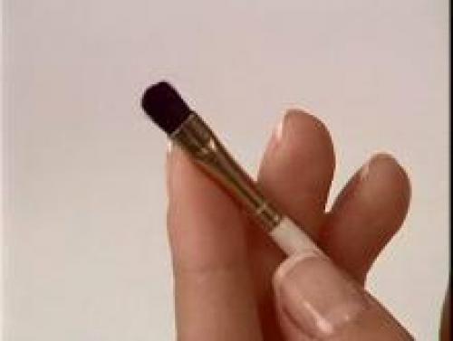 Какие преимущества имеет аппликатор для помады и блеска по сравнению с пальцами или губкой. 2014 - 02:09 , admin . 6223 0