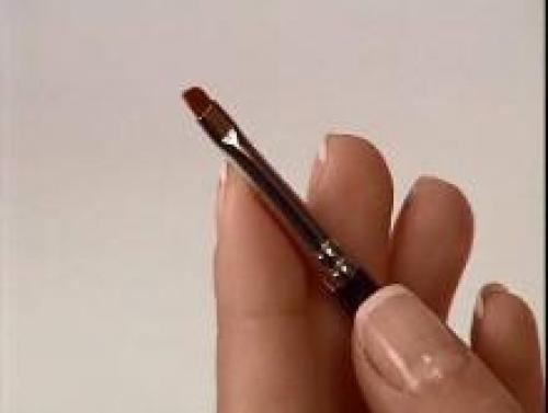 Какие преимущества имеет аппликатор для помады и блеска по сравнению с пальцами или губкой. 2014 - 02:09 , admin . 6223 0