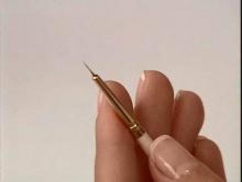 Какие преимущества имеет аппликатор для помады и блеска по сравнению с пальцами или губкой. 2014 - 02:09 , admin . 6223 0