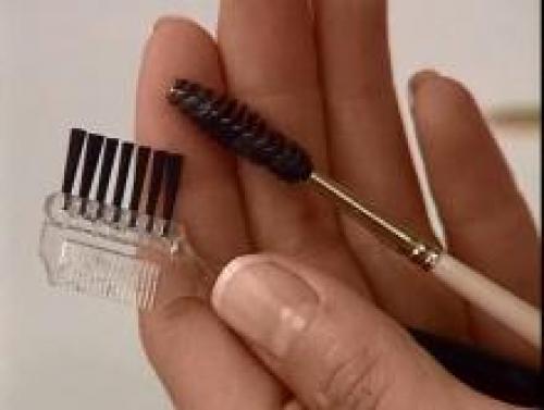 Какие преимущества имеет аппликатор для помады и блеска по сравнению с пальцами или губкой. 2014 - 02:09 , admin . 6223 0