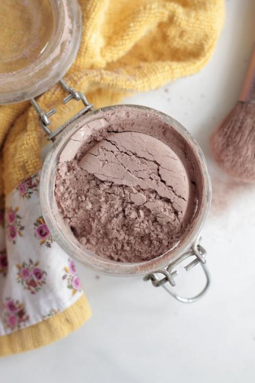 Как сделать пудру для лица своими руками. Как приготовить натуральную пудру для лица своими руками