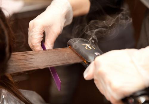 Чем отличается кератиновое выпрямление от восстановления. Кератиновое выпрямление волос 07