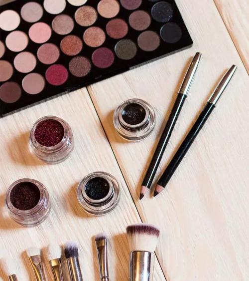 О бюджетных кремовых тенях и методах их использования. Матовые тени 05