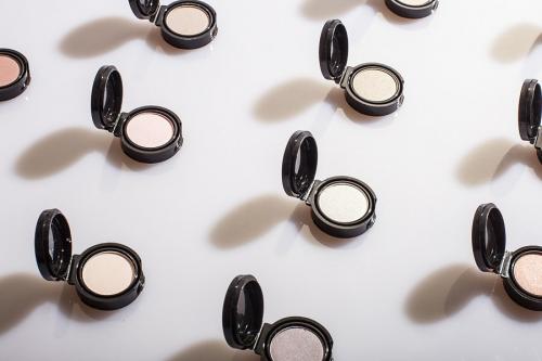 О бюджетных кремовых тенях и методах их использования. Матовые тени