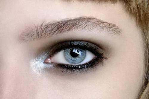 Как красить ресницы, чтобы глаза казались больше. Открытый взгляд: как с помощью макияжа сделать глаза больше?