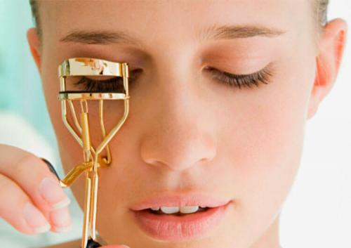 Как правильно красить ресницы тушью.. Окрашивание тушью нижних ресничек 25