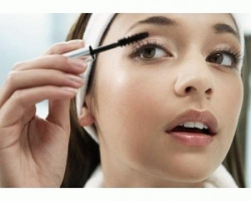 Зачем красить ресницы тушью. Вредит ли тушь ресницам?